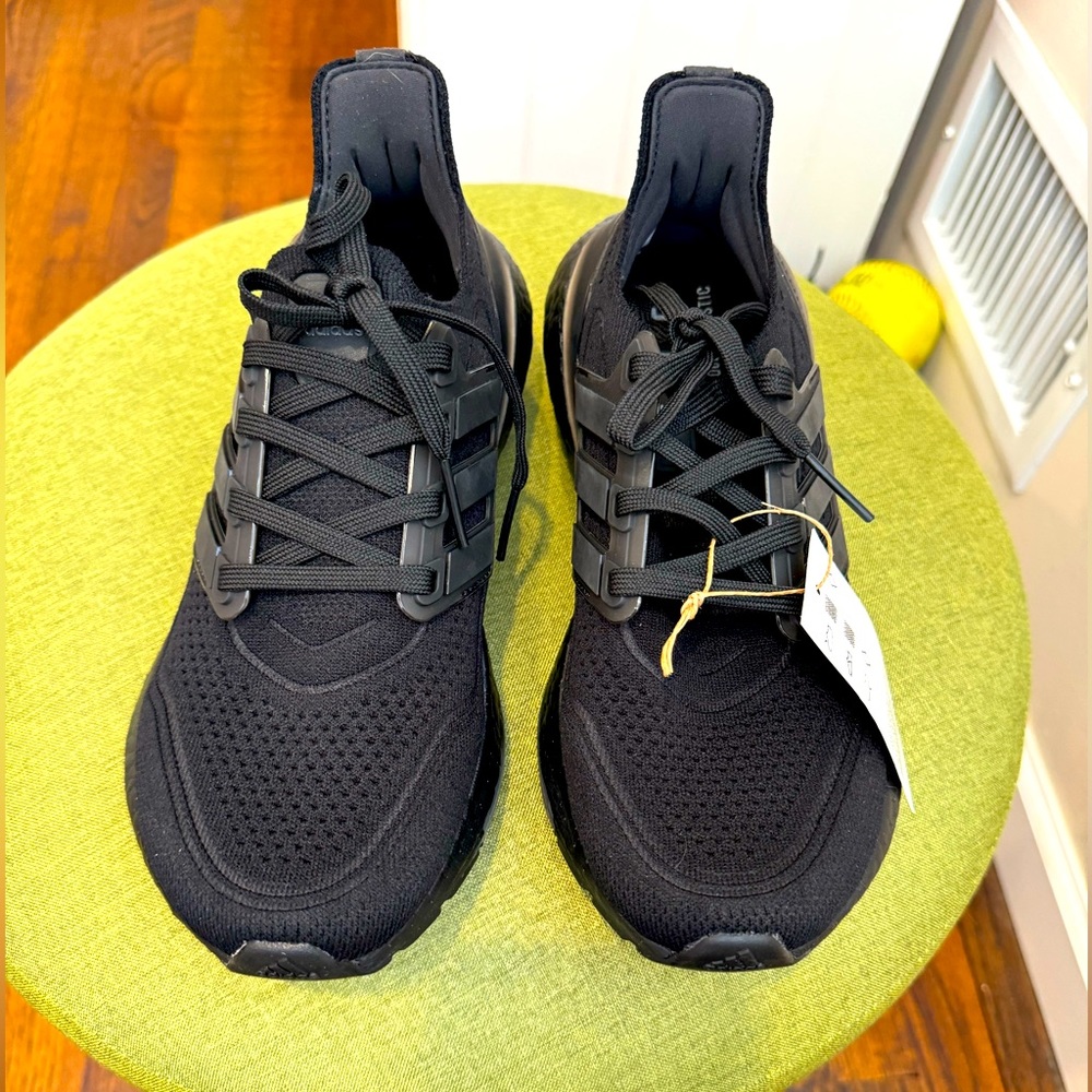 NIB Adidas UltraBoost 21 Junior Shoes Sneakers Size 6